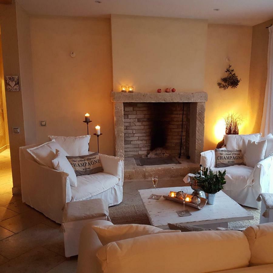 Fontaine De Cerier Bed & Breakfast Castillon-du-Gard Ngoại thất bức ảnh